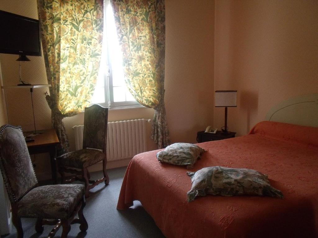 Hotel Restaurant L'Ecluse Antonne-et-Trigonant الغرفة الصورة