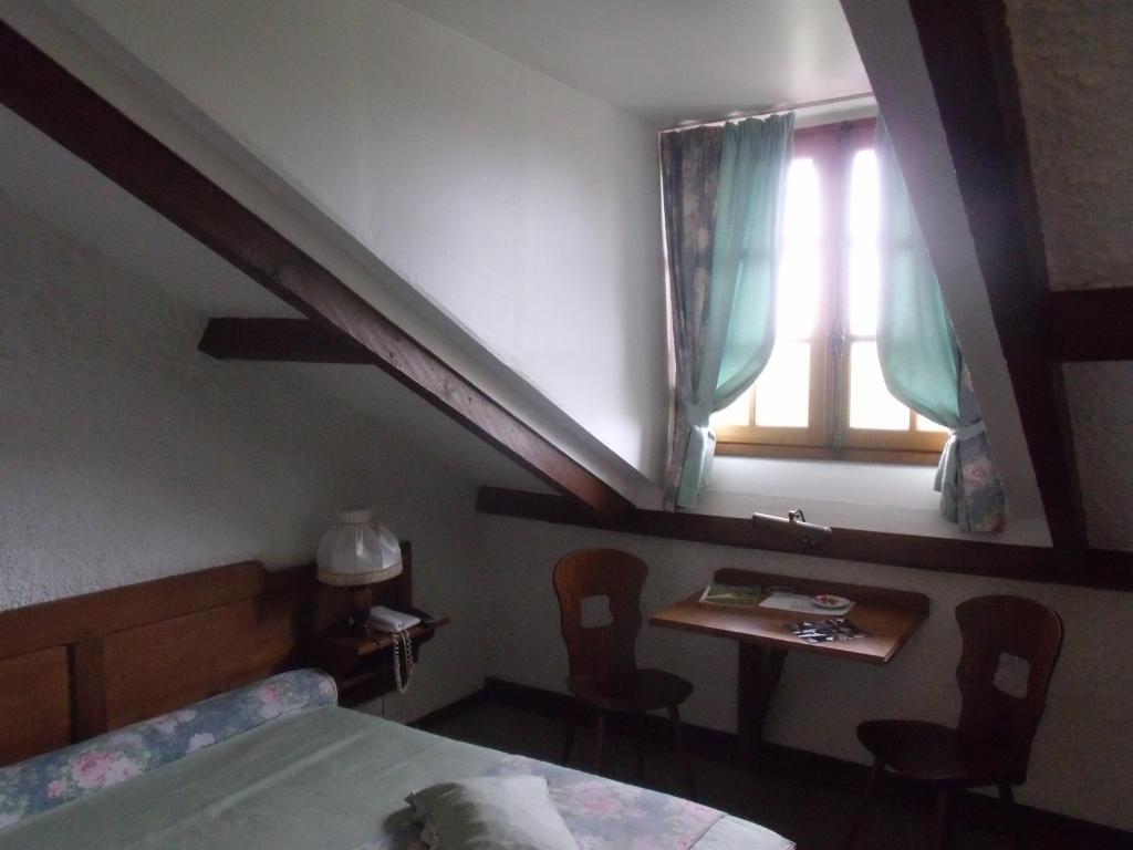 Hotel Restaurant L'Ecluse Antonne-et-Trigonant الغرفة الصورة