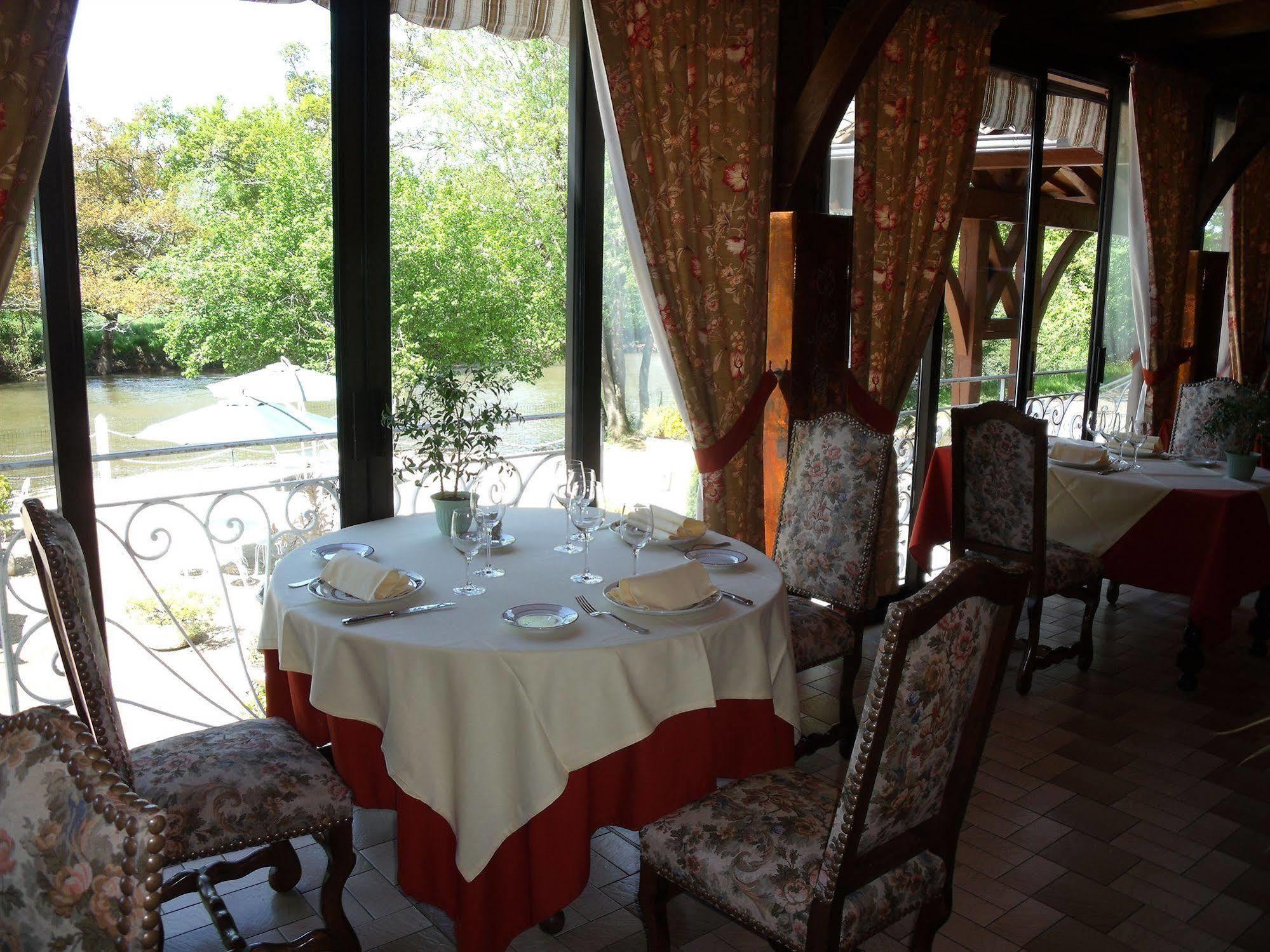 Hotel Restaurant L'Ecluse Antonne-et-Trigonant المظهر الخارجي الصورة