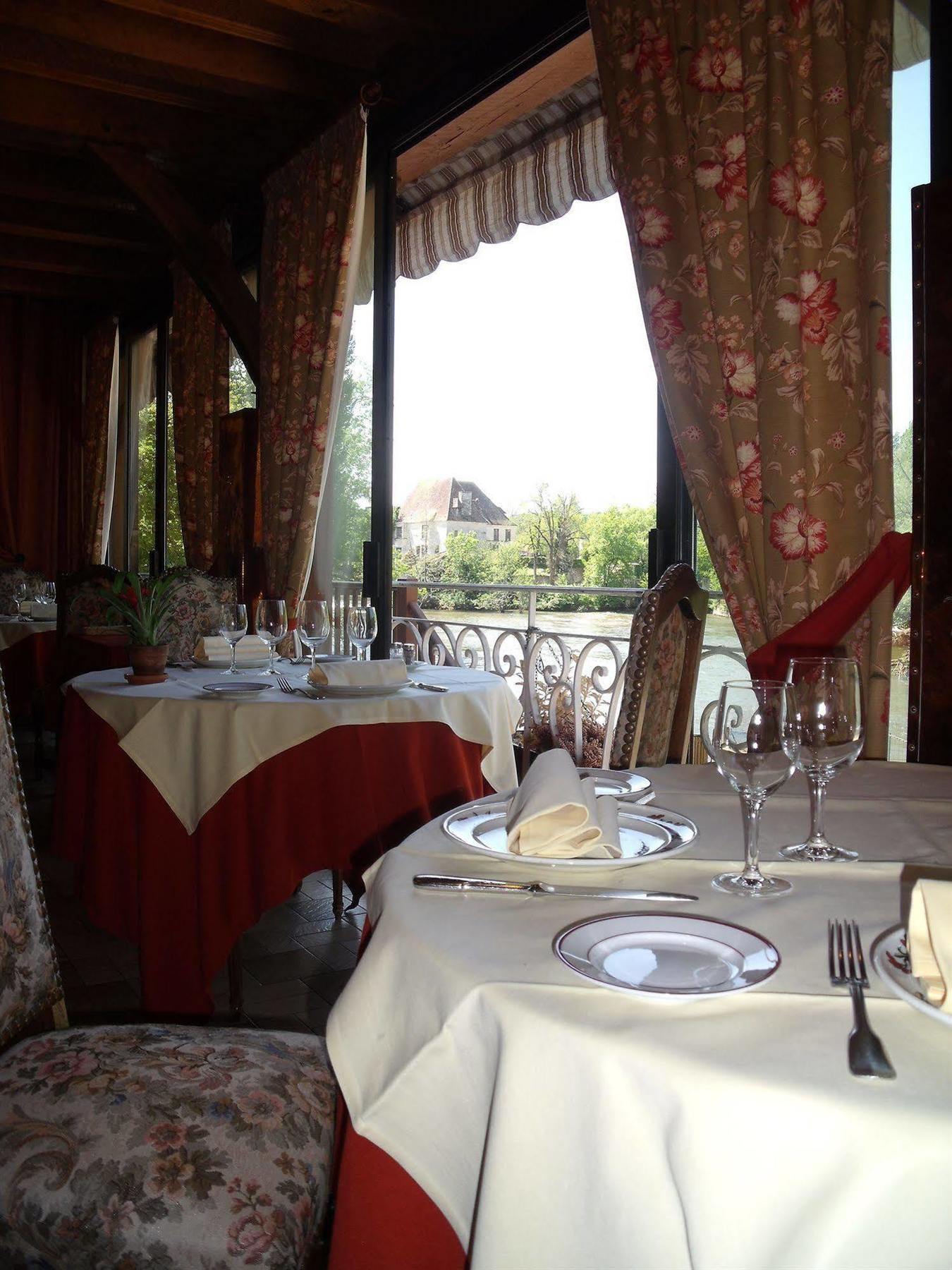 Hotel Restaurant L'Ecluse Antonne-et-Trigonant المظهر الخارجي الصورة