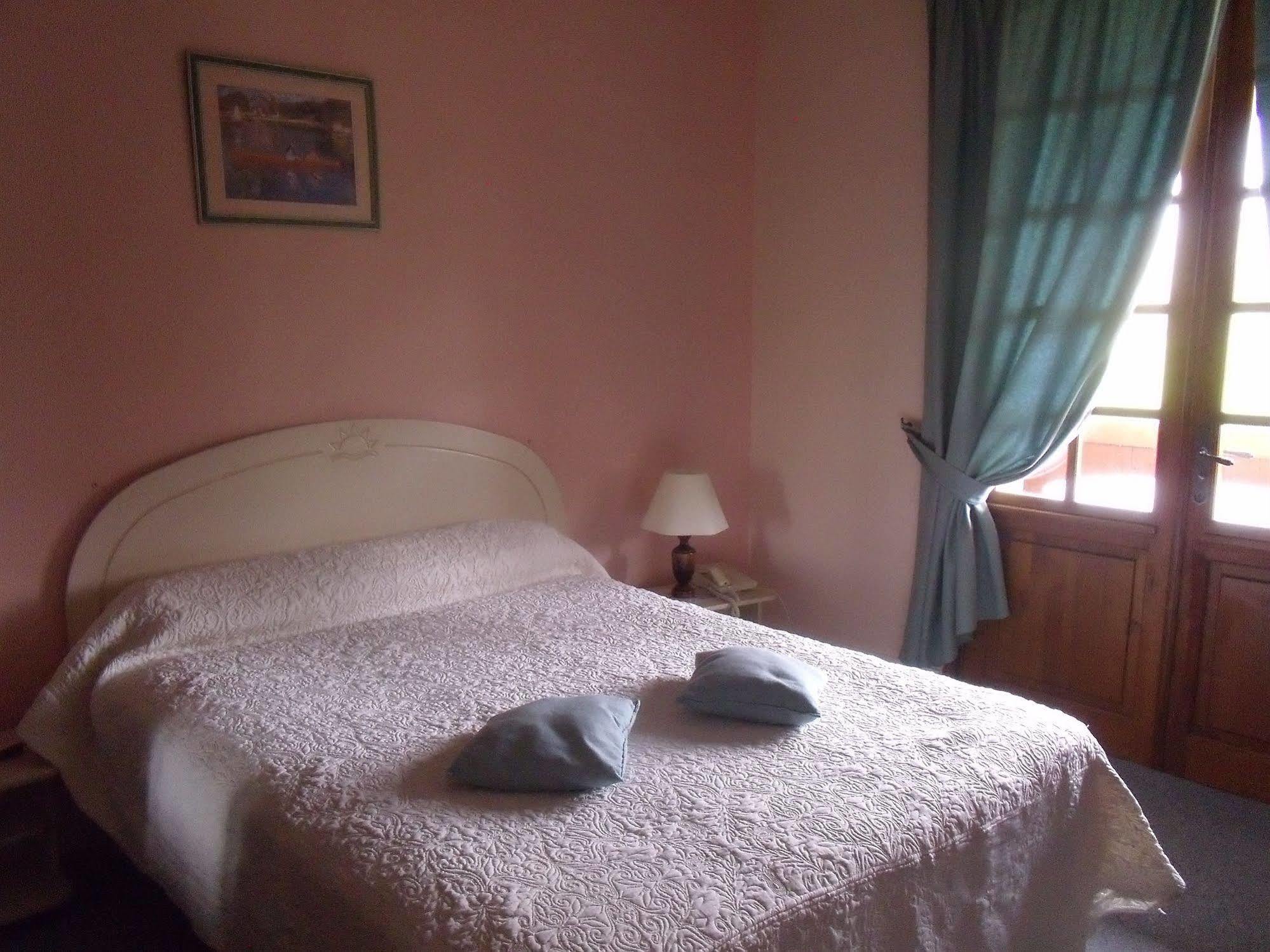 Hotel Restaurant L'Ecluse Antonne-et-Trigonant المظهر الخارجي الصورة